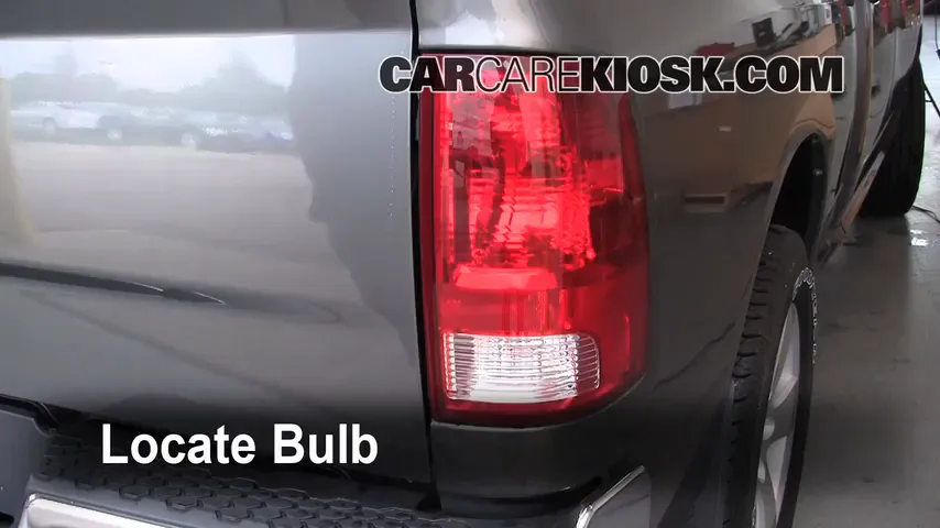 2009 Dodge Ram 1500 SLT 5.7L V8 Crew Cab Pickup (4 Door) Éclairage Feux de marche arrière (remplacer une ampoule)